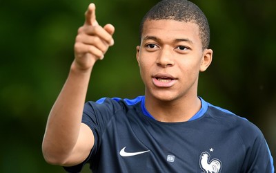 冠军体育精华-亚马尔又进直接任意球